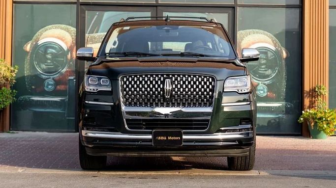 Подержанный Lincoln Navigator IV Рестайлинг, 3.5 л, 2024 в Дубае от 8 Ba Motors Зеленый цвет. GCC | AUTO.AE