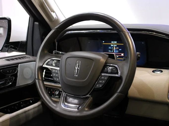 Подержанный Lincoln Navigator IV Рестайлинг, 3.5 л, 2022 в Дубае от Hot Wheel Used Motors Белый цвет. Other | AUTO.AE