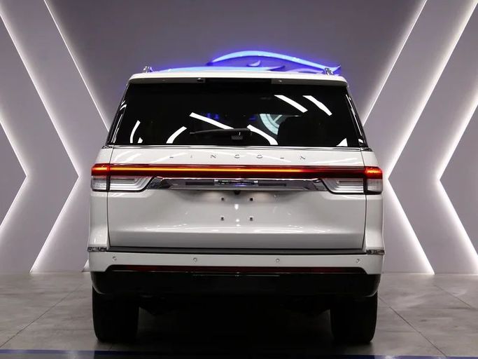 Подержанный Lincoln Navigator IV Рестайлинг, 3.5 л, 2022 в Дубае от Hot Wheel Used Motors Белый цвет. Other | AUTO.AE