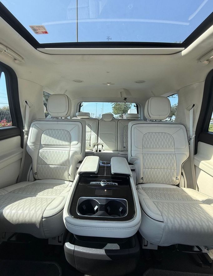 Подержанный Lincoln Navigator IV, 3.5 л, 2021 в Дубае от Ideal Cars LLC Серый цвет. GCC | AUTO.AE