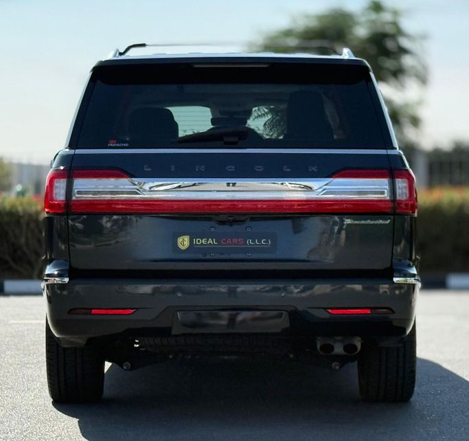 Подержанный Lincoln Navigator IV, 3.5 л, 2021 в Дубае от Ideal Cars LLC Серый цвет. GCC | AUTO.AE