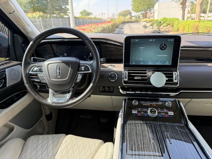 Подержанный Lincoln Navigator IV, 3.5 л, 2021 в Дубае от Ideal Cars LLC Серый цвет. GCC | AUTO.AE