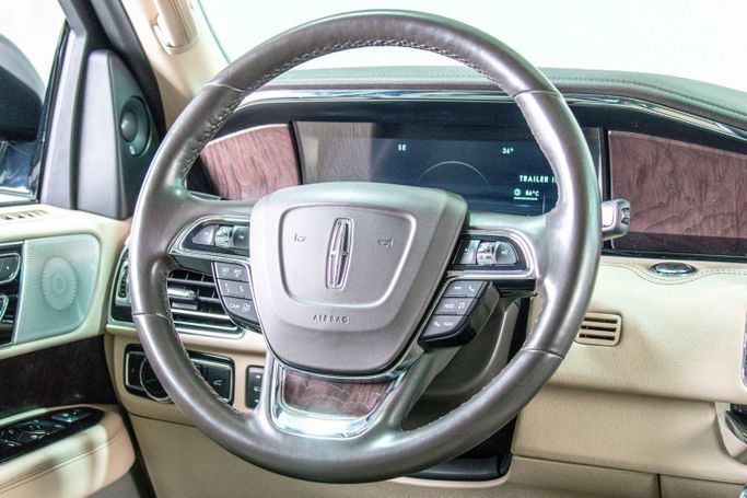 Подержанный Lincoln Navigator IV, 3.5 л, 2021 в Дубае от The Car Superstore Белый цвет. GCC | AUTO.AE