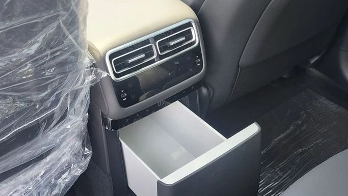Новый LiXiang L7 I Рестайлинг, 1.5 л, 2025 в Дубае от Alwan Global Cars Серый цвет. Other | AUTO.AE