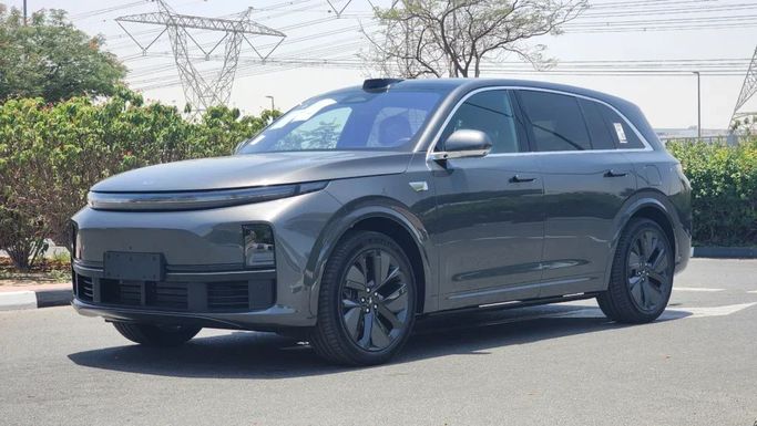 Новый LiXiang L7 I Рестайлинг, 1.5 л, 2025 в Дубае от Alwan Global Cars Серый цвет. Other | AUTO.AE