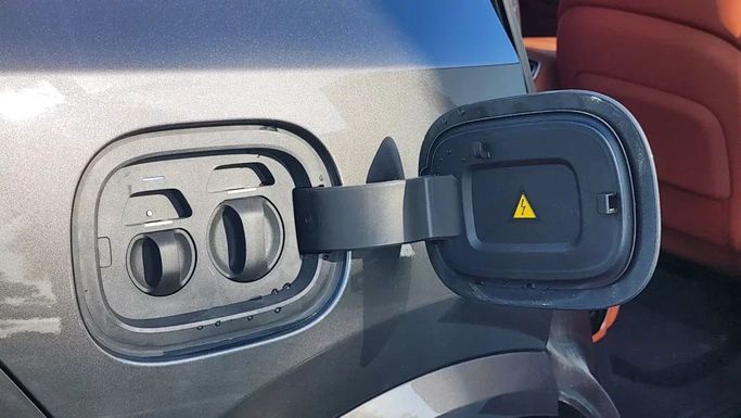New LiXiang L7 I Facelift, 1.5 l, 2025 in Dubai by Alwan Global Cars, Grey color. Other | AUTO.AE