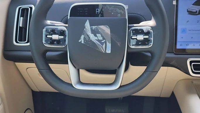 New LiXiang L7 I Facelift, 1.5 l, 2025 in Dubai by Alwan Global Cars, White color. Other | AUTO.AE