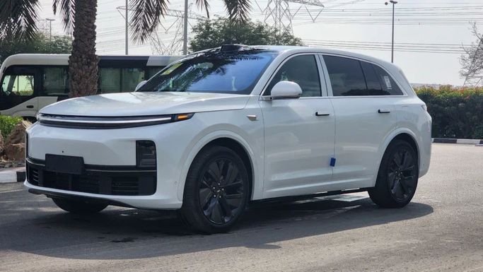 New LiXiang L7 I Facelift, 1.5 l, 2025 in Dubai by Alwan Global Cars, White color. Other | AUTO.AE