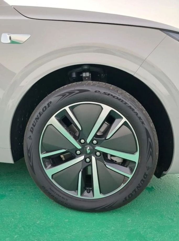 Новый LiXiang L7 I Рестайлинг, 1.5 л, 2024 в Дубае от Mohamed Hakim Motors Серебристый цвет. Китайская | AUTO.AE