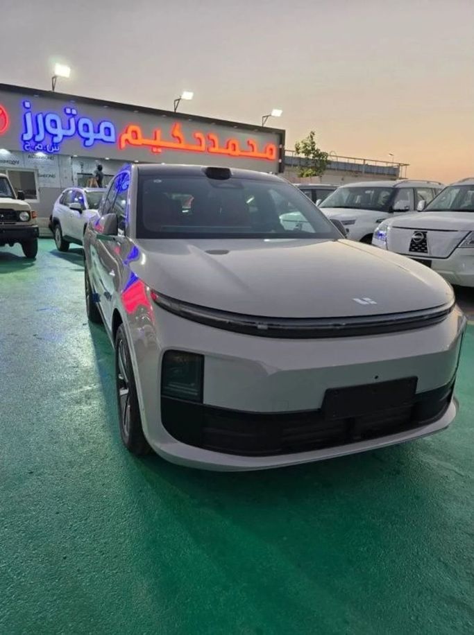 Новый LiXiang L7 I Рестайлинг, 1.5 л, 2024 в Дубае от Mohamed Hakim Motors Серебристый цвет. Китайская | AUTO.AE