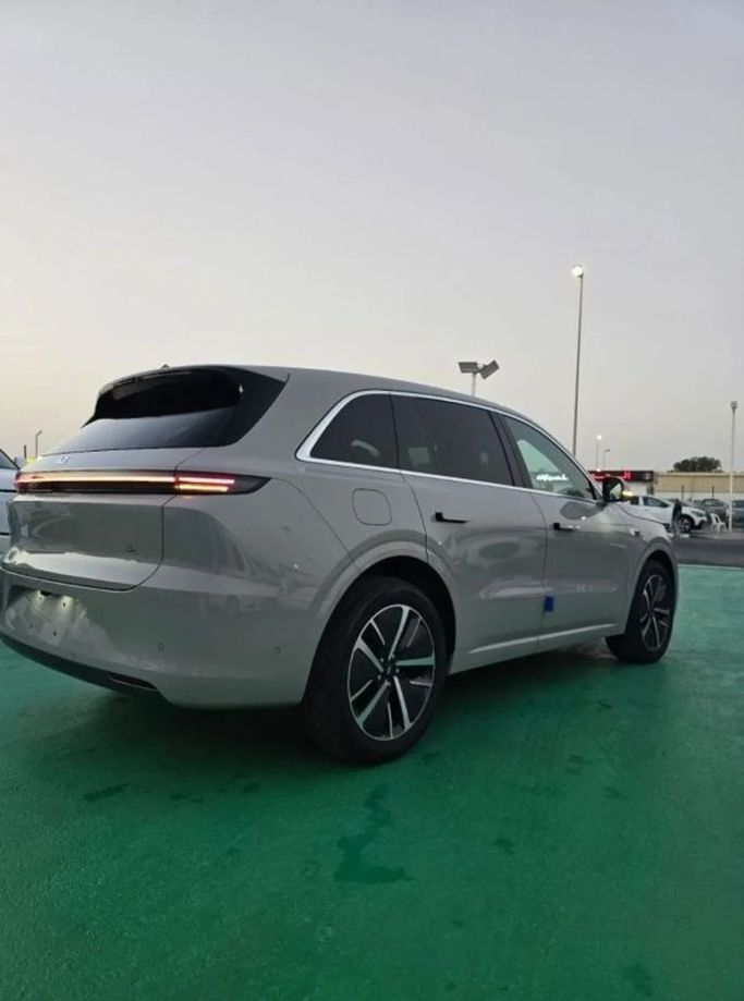 Новый LiXiang L7 I Рестайлинг, 1.5 л, 2024 в Дубае от Mohamed Hakim Motors Серебристый цвет. Китайская | AUTO.AE