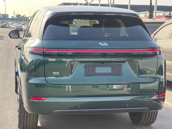 Новый LiXiang L7 I, 1.5 л, 2024 в Дубае от My Way Motors Зеленый цвет. Китайская | AUTO.AE