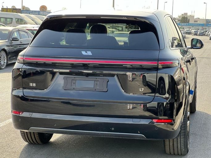 Новый LiXiang L7 I Рестайлинг, 1.5 л, 2024 в Дубае от My Way Motors Черный цвет. Китайская | AUTO.AE
