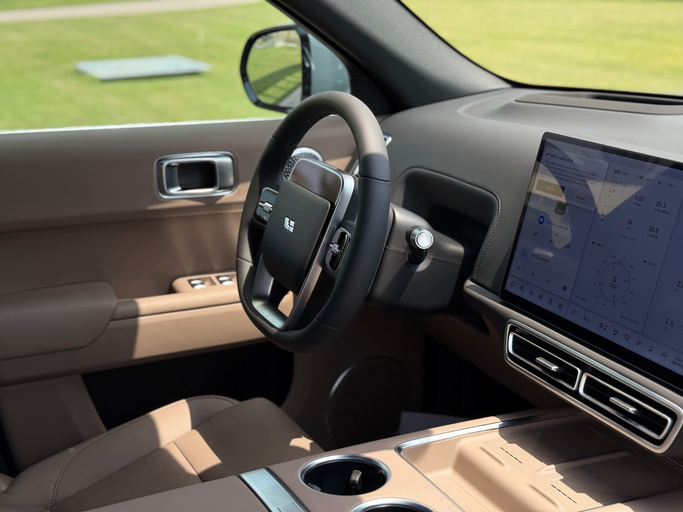 Новый LiXiang L7 I Рестайлинг, 1.5 л, 2025 в Дубае от EvExperts Голубой цвет. Китайская | AUTO.AE