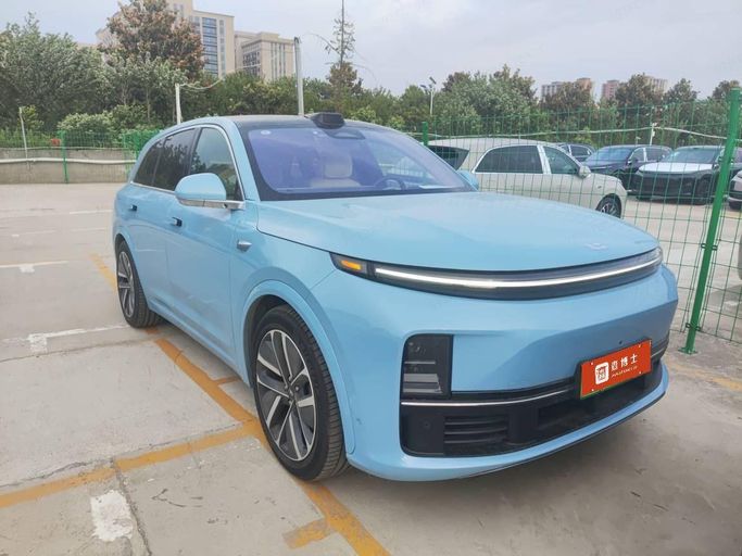 Подержанный LiXiang L7 I Рестайлинг, 1.5 л, 2024 в Дубае Голубой цвет. Китайская | AUTO.AE