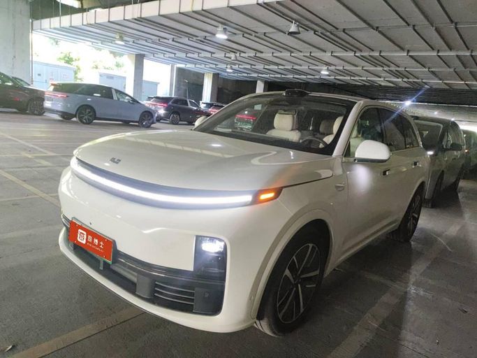 Подержанный LiXiang L7 I Рестайлинг, 1.5 л, 2024 в Дубае Белый цвет. Китайская | AUTO.AE