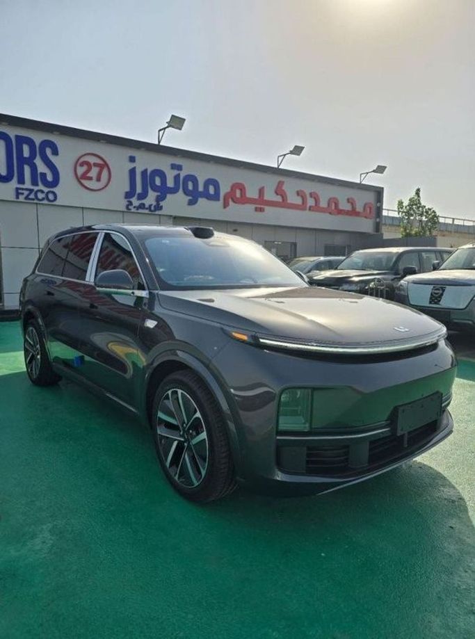 Новый LiXiang L9 I Рестайлинг, 1.5 л, 2024 в Дубае от Mohamed Hakim Motors Серый цвет. GCC | AUTO.AE