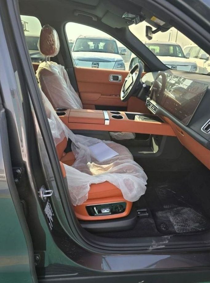 Новый LiXiang L9 I Рестайлинг, 1.5 л, 2024 в Дубае от Mohamed Hakim Motors Серый цвет. GCC | AUTO.AE