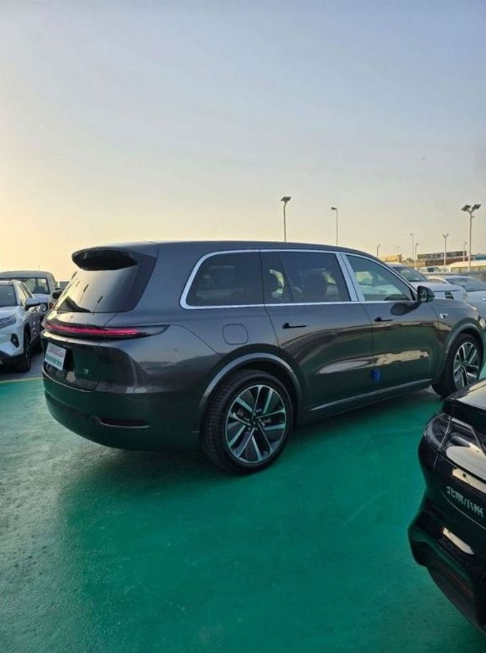 Новый LiXiang L9 I Рестайлинг, 1.5 л, 2024 в Дубае от Mohamed Hakim Motors Серый цвет. GCC | AUTO.AE