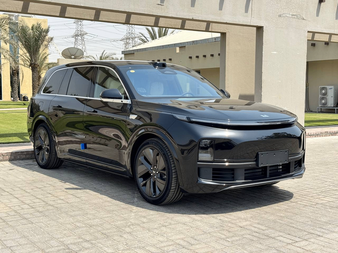 Новый LiXiang L9 I Рестайлинг, 1.5 л, 2025 в Дубае от EvExperts Черный цвет. Китайская | AUTO.AE