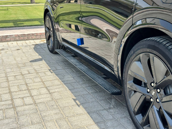 Новый LiXiang L9 I Рестайлинг, 1.5 л, 2025 в Дубае от EvExperts Черный цвет. Китайская | AUTO.AE