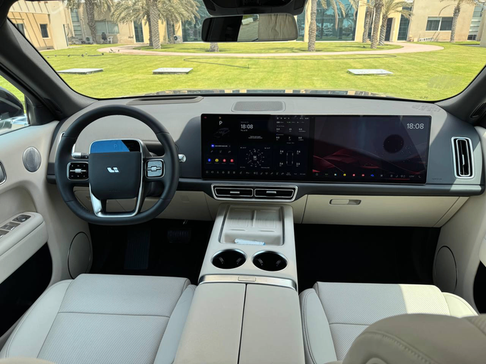 Новый LiXiang L9 I Рестайлинг, 1.5 л, 2025 в Дубае от EvExperts Черный цвет. Китайская | AUTO.AE