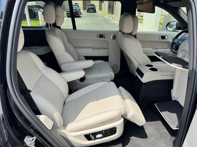 Новый LiXiang L9 I Рестайлинг, 1.5 л, 2025 в Дубае от EvExperts Черный цвет. Китайская | AUTO.AE