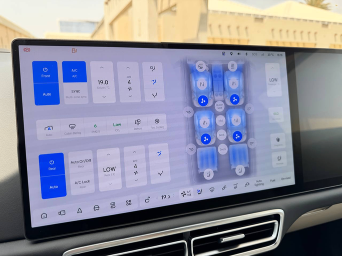 Новый LiXiang L9 I Рестайлинг, 1.5 л, 2025 в Дубае от EvExperts Черный цвет. Китайская | AUTO.AE