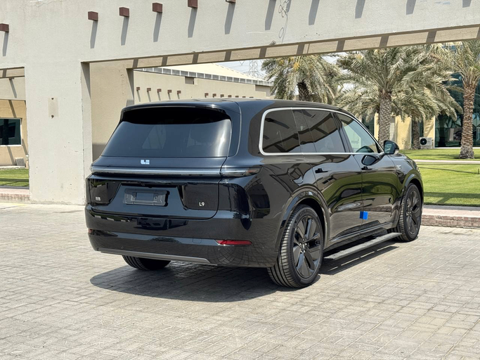 Новый LiXiang L9 I Рестайлинг, 1.5 л, 2025 в Дубае от EvExperts Черный цвет. Китайская | AUTO.AE