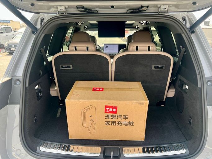 Новый LiXiang L9 I Рестайлинг, 1.5 л, 2025 в Дубае от My Way Motors Серебристый цвет. Китайская | AUTO.AE