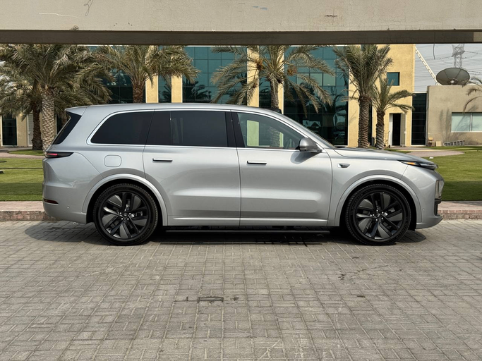 Used LiXiang L9 I Facelift, 1.5 l, 2025 in Dubai by EvExperts, Silver color. Chinese Specs | AUTO.AE