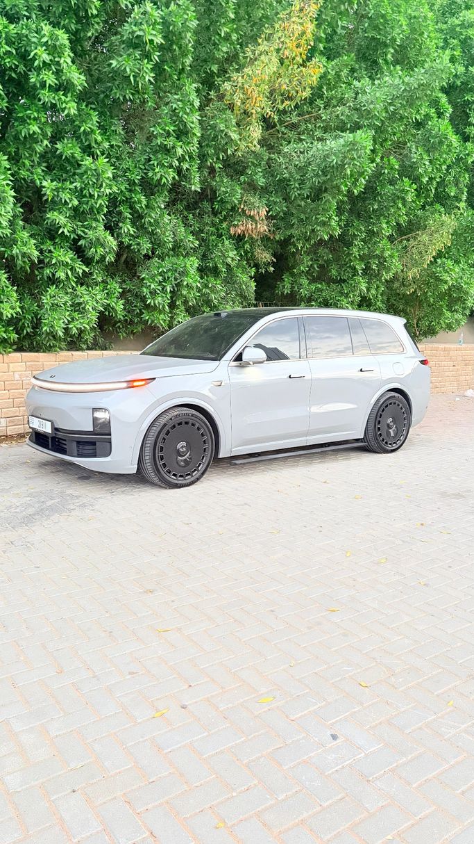 Used LiXiang L9 I Facelift, 1.5 l, 2025 in Dubai, Grey color. Chinese Specs | AUTO.AE