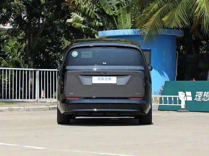 New LiXiang Mega, 2025 in Dubai by EvExperts, Grey color. Chinese Specs | AUTO.AE