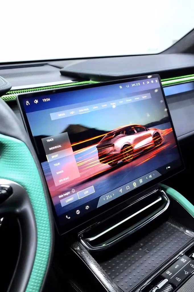 Подержанный Lotus Eletre, 2023 в Дубае от Al Faris Motors Зеленый цвет. GCC | AUTO.AE