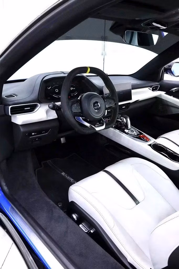 Подержанный Lotus Emira, 3.5 л, 2023 в Дубае от Al Faris Motors Голубой цвет. GCC | AUTO.AE