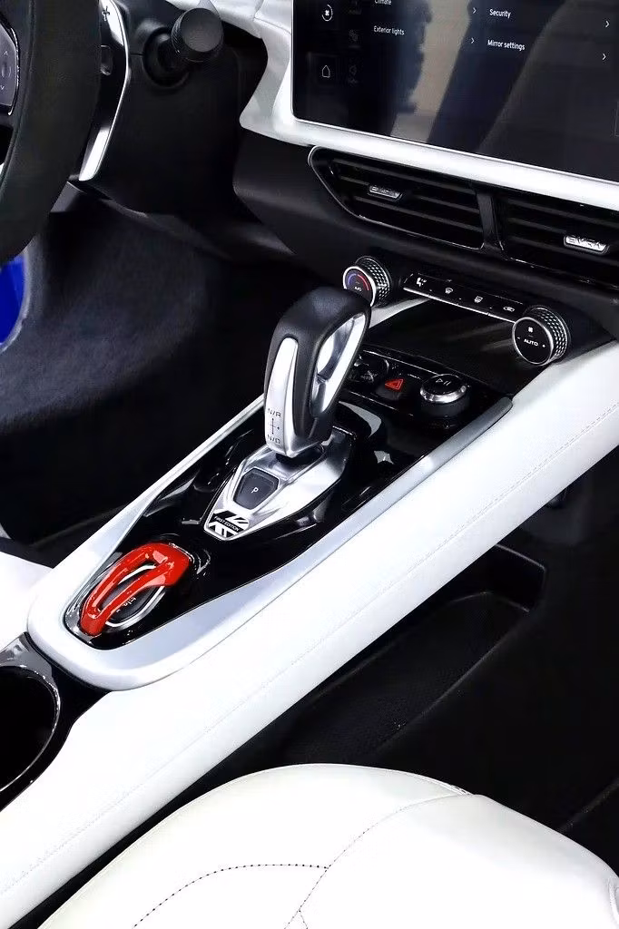 Подержанный Lotus Emira, 3.5 л, 2023 в Дубае от Al Faris Motors Голубой цвет. GCC | AUTO.AE