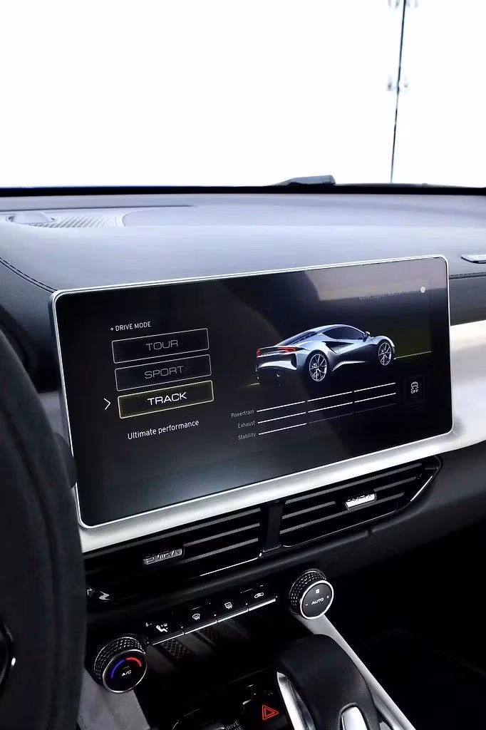 Подержанный Lotus Emira, 3.5 л, 2023 в Дубае от Al Faris Motors Голубой цвет. GCC | AUTO.AE