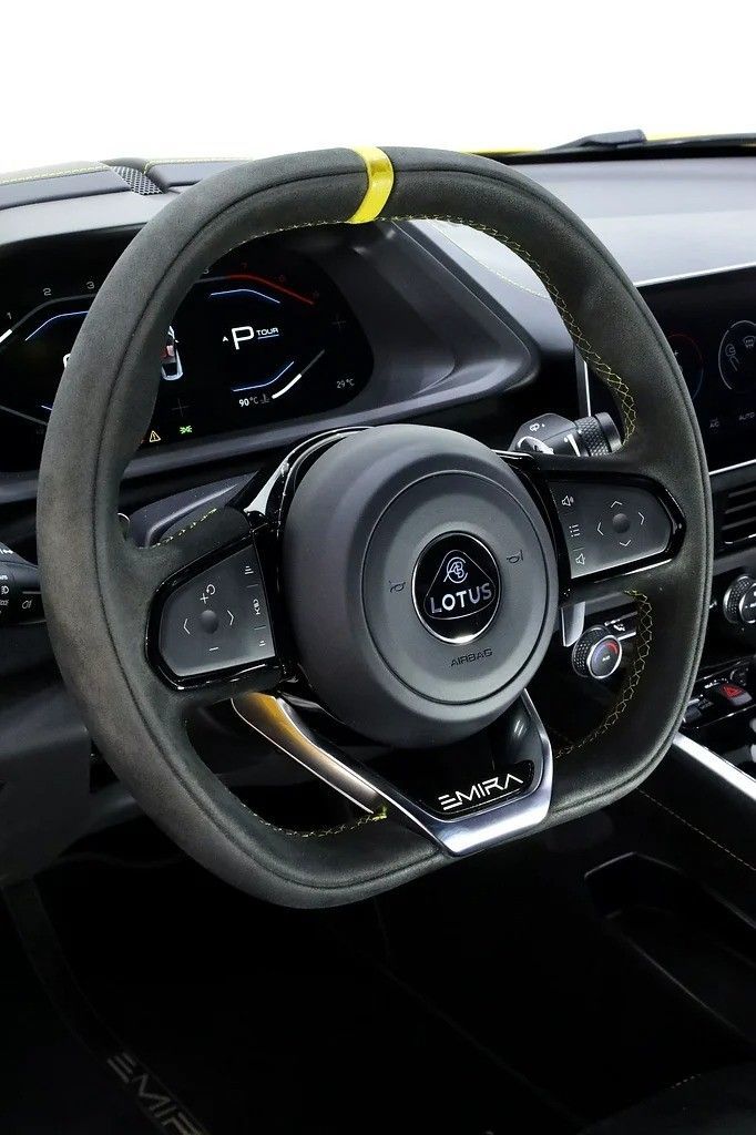 Подержанный Lotus Emira, 3.5 л, 2023 в Дубае от Al Faris Motors Желтый цвет. GCC | AUTO.AE