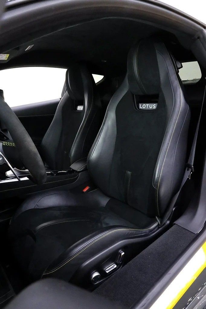 Подержанный Lotus Emira, 3.5 л, 2023 в Дубае от Al Faris Motors Желтый цвет. GCC | AUTO.AE