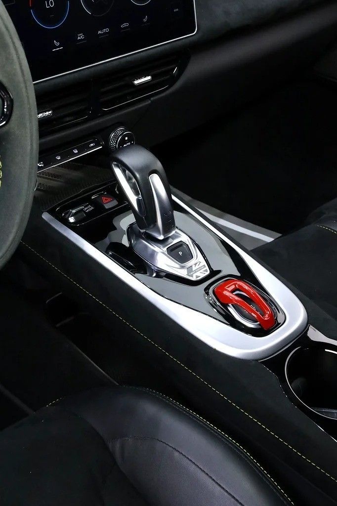 Подержанный Lotus Emira, 3.5 л, 2023 в Дубае от Al Faris Motors Желтый цвет. GCC | AUTO.AE