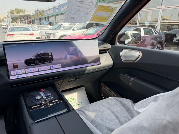 New Lynk & Co 900, 1.5 l, 2025 in Dubai by Billion Auto , Black color. Chinese Specs | AUTO.AE