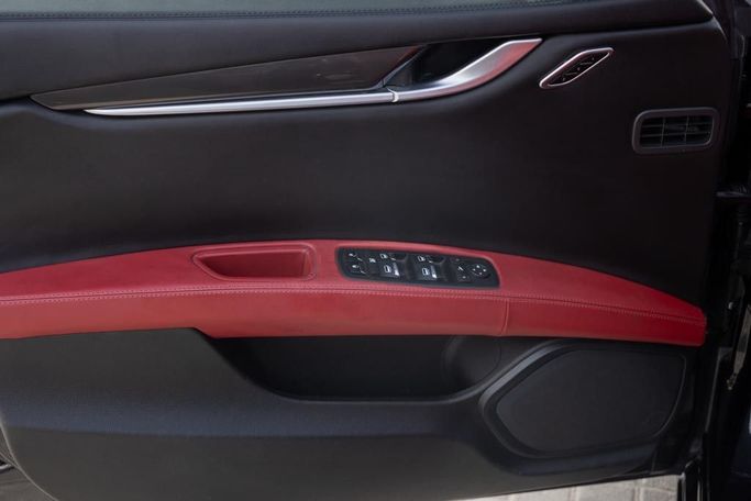 Used Maserati Ghibli III Facelift, 3.0 l, 2017 in Dubai by Linda Cars, Black color. GCC Specs | AUTO.AE