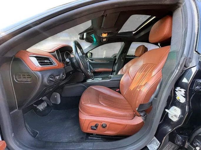 Подержанный Maserati Ghibli III, 3.0 л, 2015 в Дубае от Andaleeb Cars Черный цвет. GCC | AUTO.AE