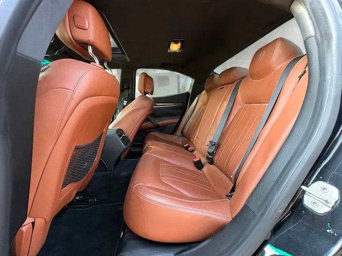 Подержанный Maserati Ghibli III, 3.0 л, 2015 в Дубае от Andaleeb Cars Черный цвет. GCC | AUTO.AE