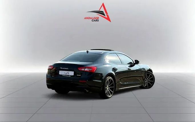 Подержанный Maserati Ghibli III, 3.0 л, 2015 в Дубае от Andaleeb Cars Черный цвет. GCC | AUTO.AE