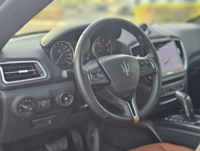 Used Maserati Ghibli III Facelift 2, 2.0 l, 2021 in Dubai by US Motors, Blue color. GCC Specs | AUTO.AE