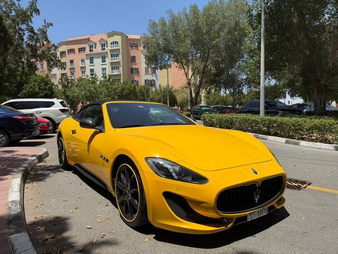Used ⁦Maserati GranCabrio I, 4.7 l, 2015⁩ in UAE, Dubai, Yellow color. European Specs | AUTO.AE | Listing #290989