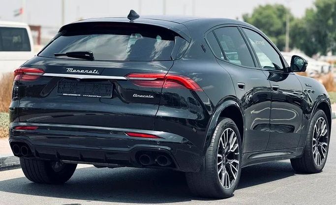 Подержанный Maserati Grecale, 2.0 л, 2023 в Дубае от Mirza Automobile FZE Черный цвет. Японская | AUTO.AE