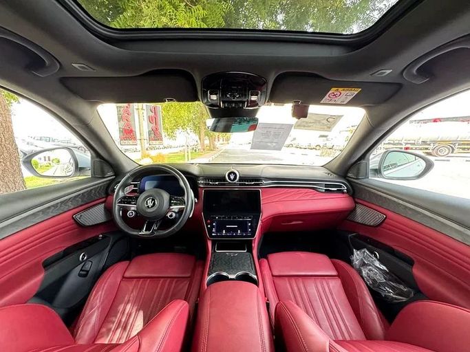 Подержанный Maserati Grecale, 2.0 л, 2023 в Дубае от Mirza Automobile FZE Серебристый цвет. Японская | AUTO.AE