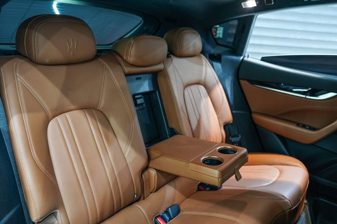 Подержанный Maserati Levante I, 3.0 л, 2019 в Дубае от Sanam Cars Белый цвет. GCC | AUTO.AE